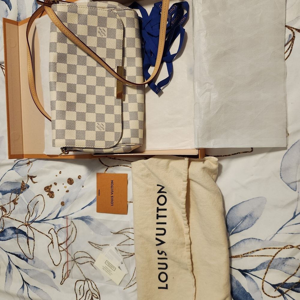 Louis Vuitton White and Tan Checkered Bag - Picture 8 of 12